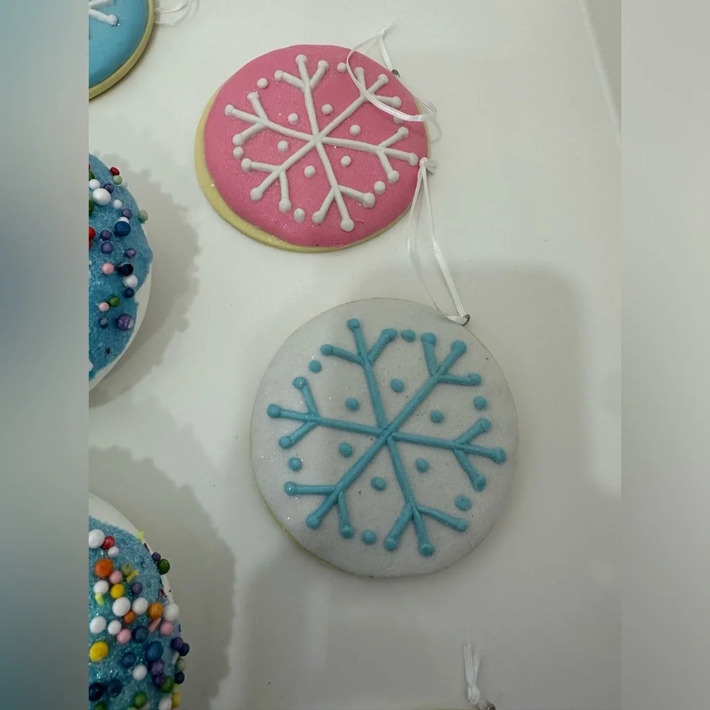 🌸NEW 8 Pieces Colorful Donut Christmas Ornaments Picks